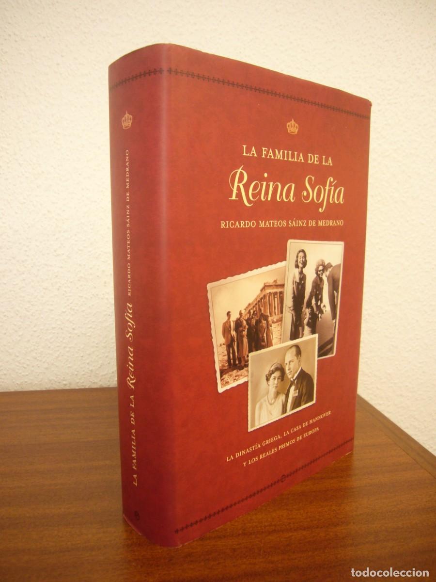 Libros de segunda mano: LA FAMILIA DE LA REINA SOF&Iacute;A (LA ESFERA DE LOS LIBROS, 2004) RICARDO MATEOS S&Aacute;INZ DE MEDRANO. RARO.