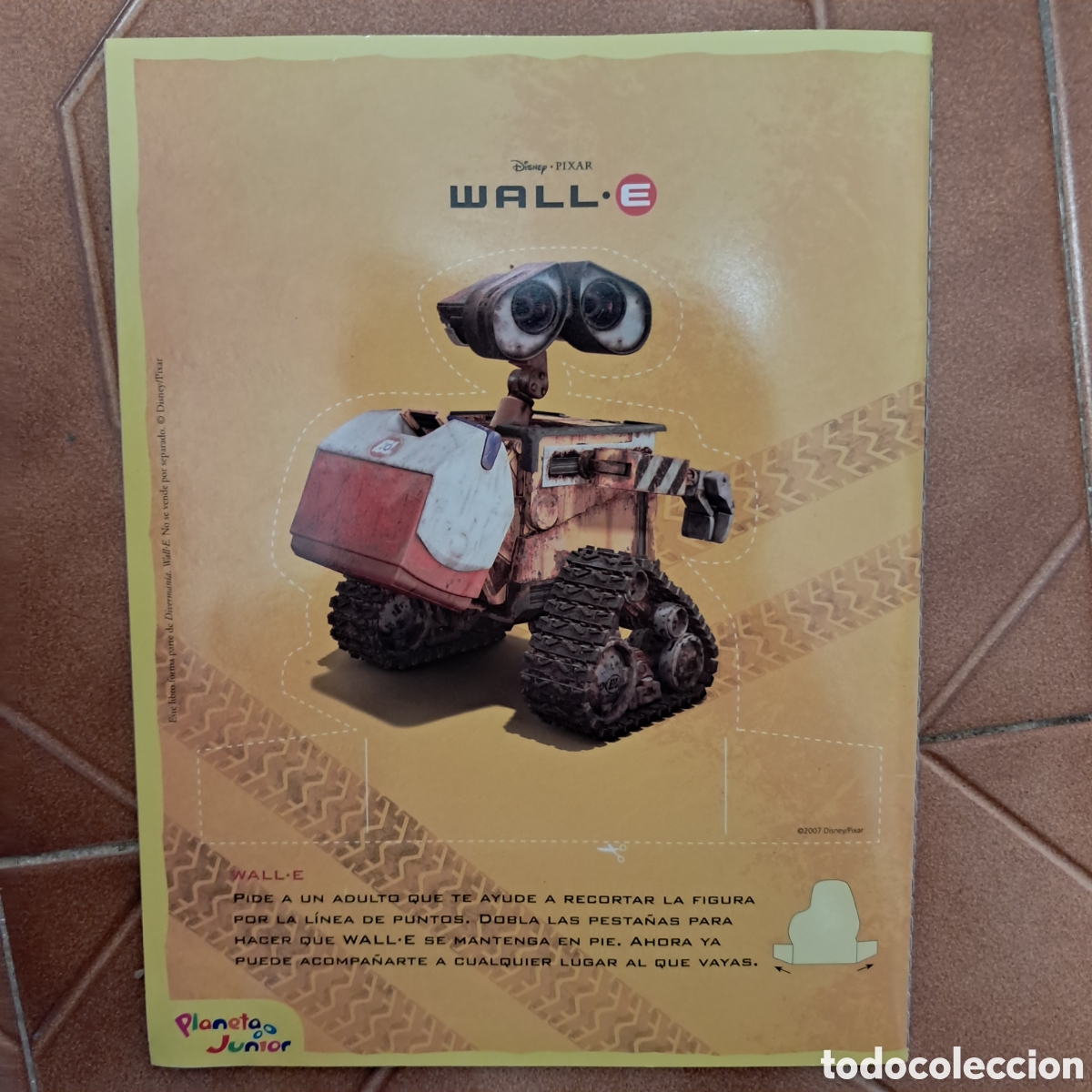 Libros de segunda mano: Pintaman&iacute;a Pasatiempos: DISNEY PIXAR WALL-E (Planeta Junior, 2007). Sin usar. - Foto 4