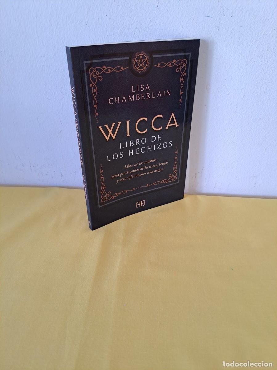 Libros de segunda mano: LISA CHAMBERLAIN - WICCA: LIBRO DE LOS HECHIZOS - ARKANO BOOKS 2020 - Foto 1