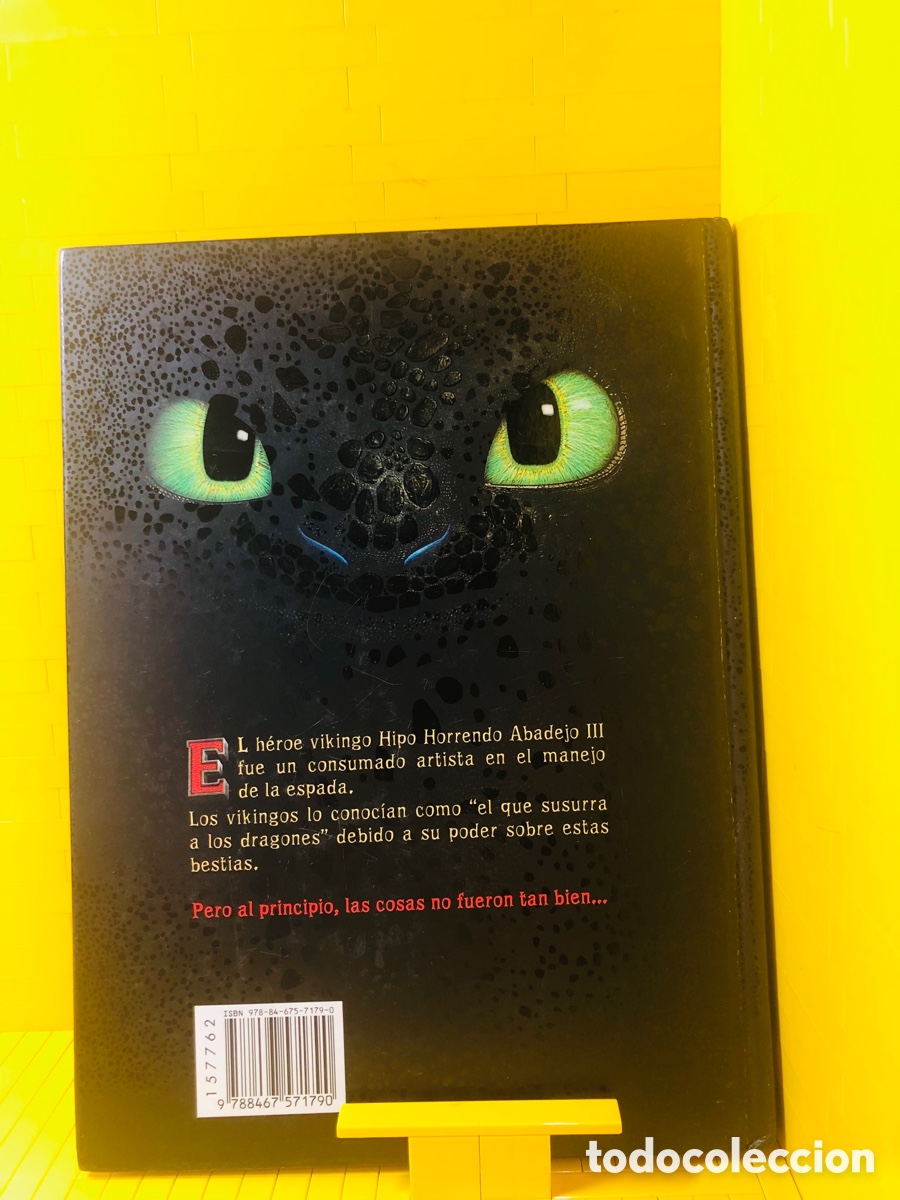 Libros de segunda mano: COMO ENTRENAR A TU DRAG&Oacute;N ● SM ● 2014 ● DREAMWORKS ● LIBRO EN EL QUE SE BASA LA PEL&Iacute;CULA - Foto 2