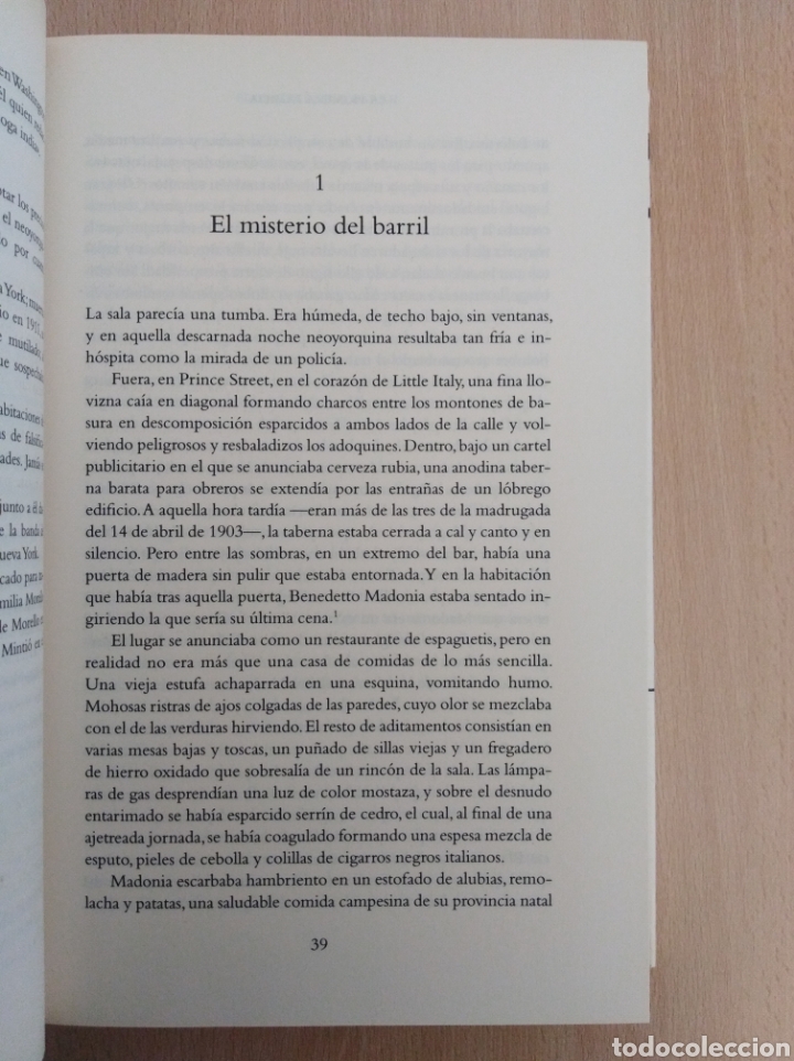 Libros de segunda mano: LA PRIMERA FAMILIA. Mike Dash. Editorial Debate - Foto 6
