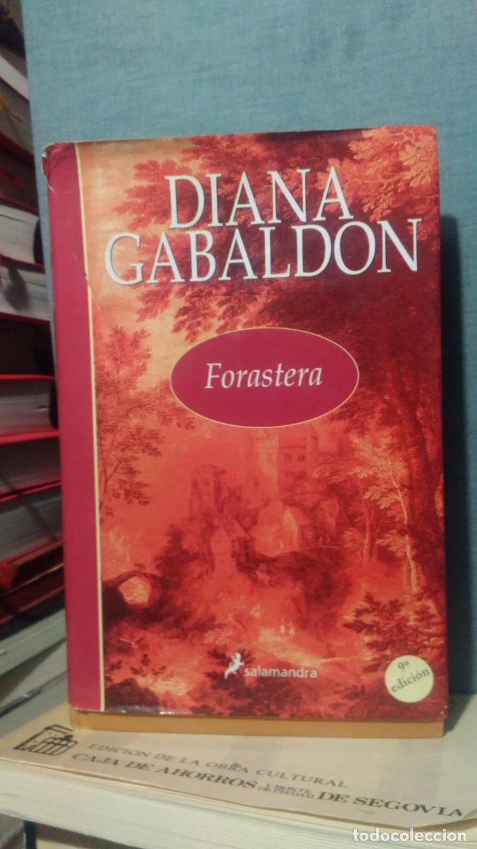 Libros de segunda mano: DIANA GABALDON, FORASTERA, ED. SALAMANDRA - Foto 1