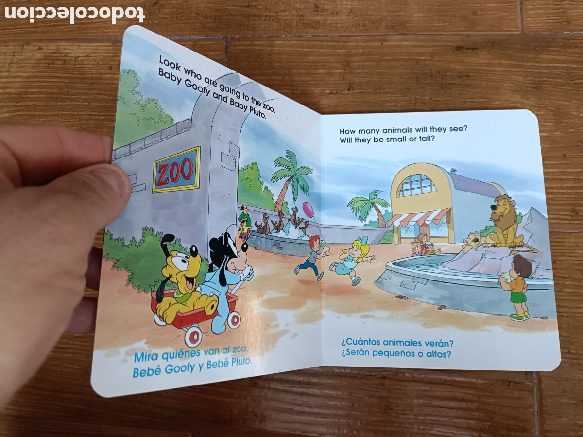 Libros de segunda mano: Libro Un d&iacute;a en el Zoo -Espa&ntilde;ol/Ingl&eacute;s- Disney - Foto 4