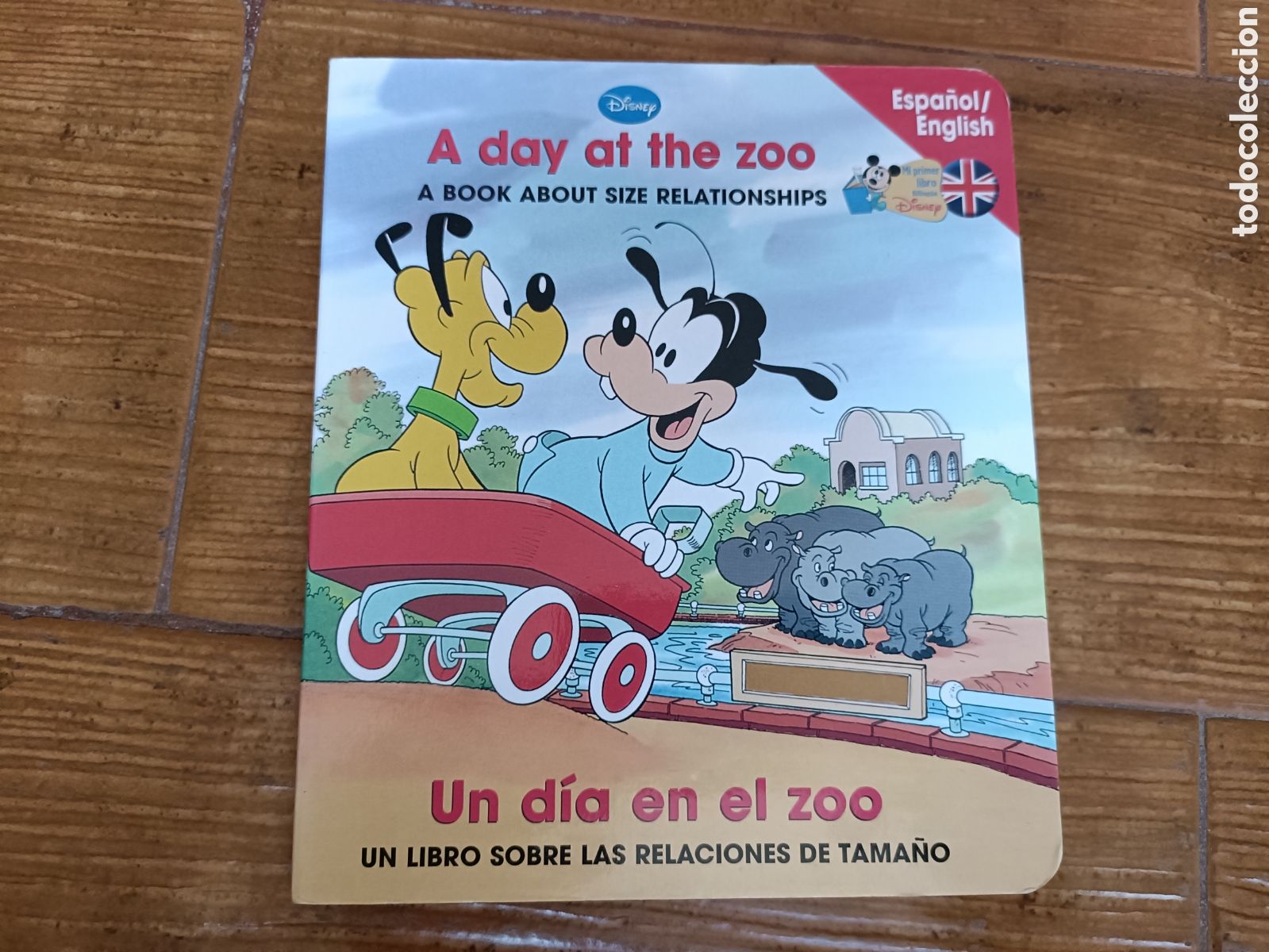 Libros de segunda mano: Libro Un d&iacute;a en el Zoo -Espa&ntilde;ol/Ingl&eacute;s- Disney - Foto 1