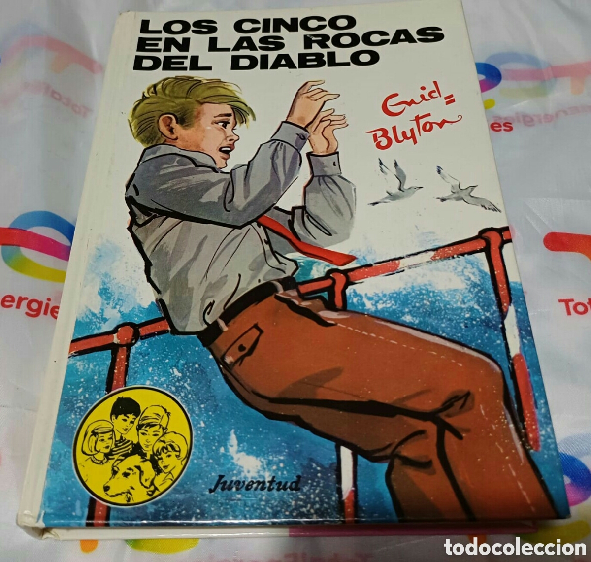 Libros de segunda mano: Los cinco en las rocas del diablo Enid Blyton - Foto 1