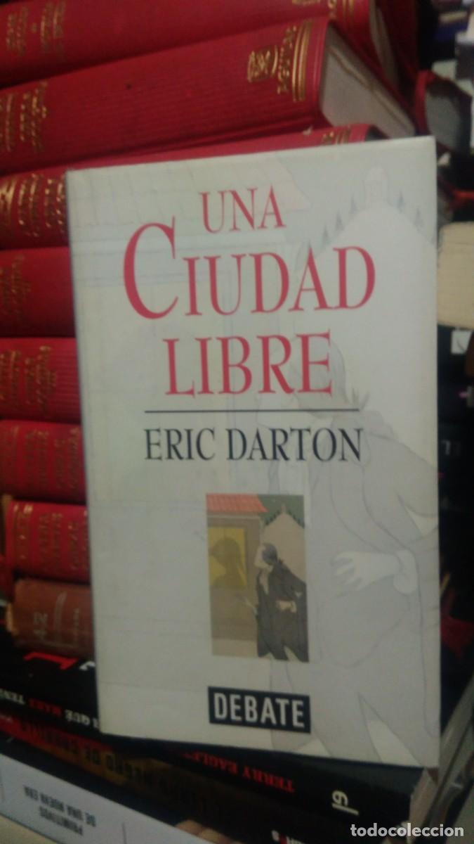 Libros de segunda mano: UNA CIUDAD LIBRE, ERIC DARTON, ED. DEBATE - Foto 1