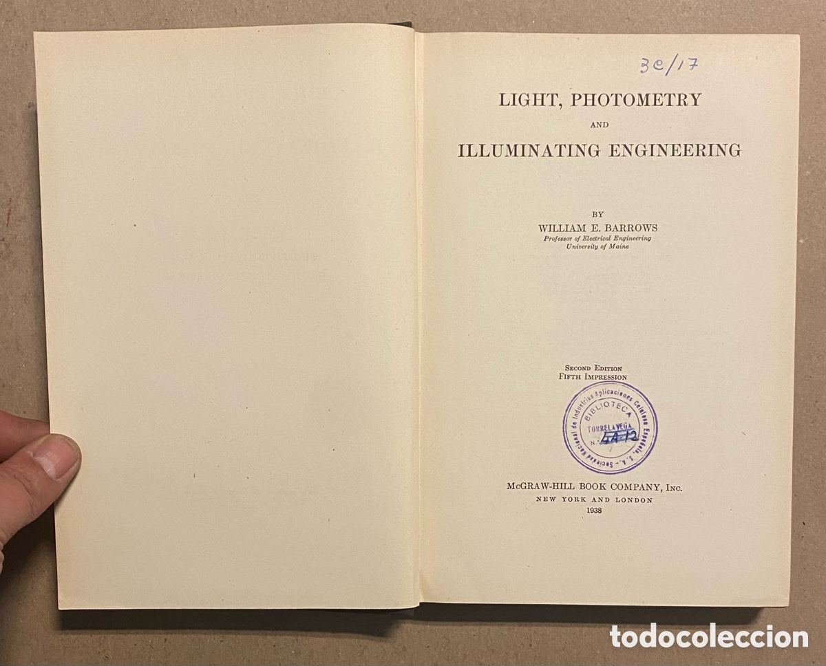Libros de segunda mano: LIGHT, PHOTOMETRY AND ILLUMINATIMG ENGINEERING. WILLIAM E. BARROWS. MCGRAWHILL 1938. - Foto 3