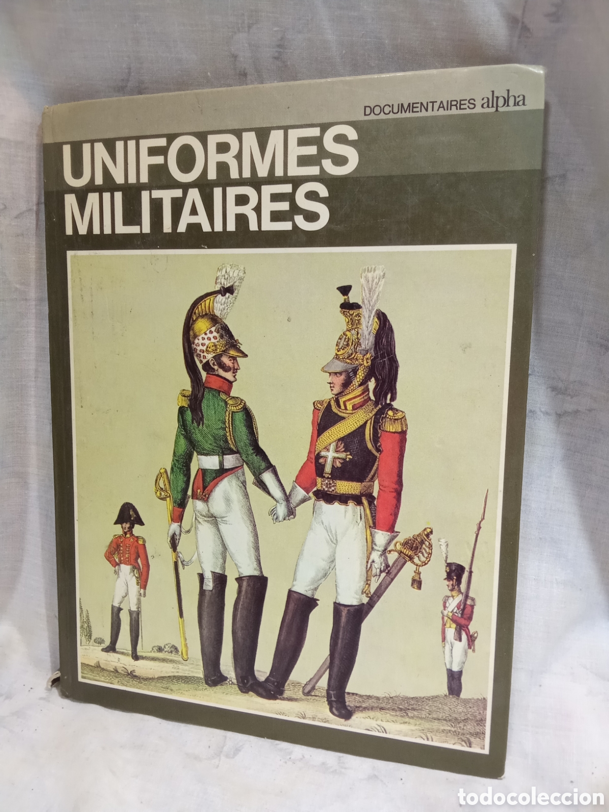 Libros de segunda mano: UNIFORMES MILITARES, DOCUMENTARIES ALPHA - Foto 1