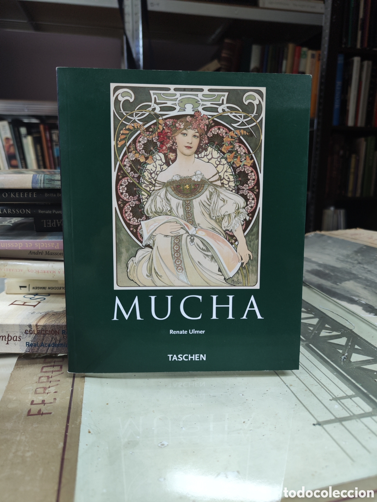 Libros de segunda mano: MUCHA - RENATE ULMER - ILUSTRADO - Foto 1