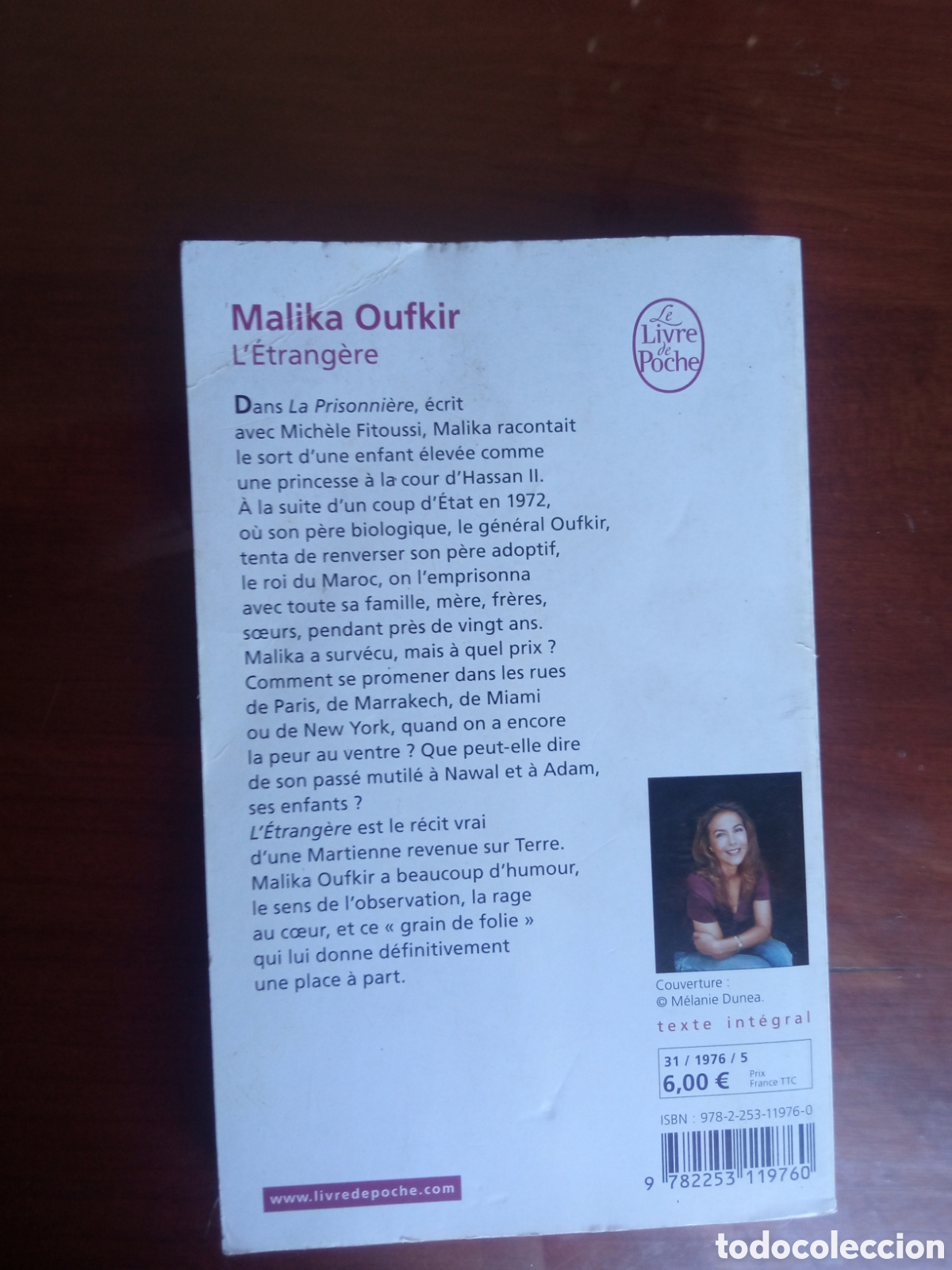Libros de segunda mano: L &Eacute;trang&egrave;re. Malika Oufkir. - Foto 2