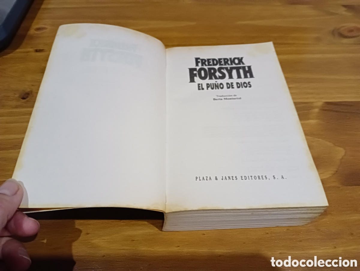 Libros de segunda mano: El pu&ntilde;o de Dios. Frederic forsyth - Foto 2