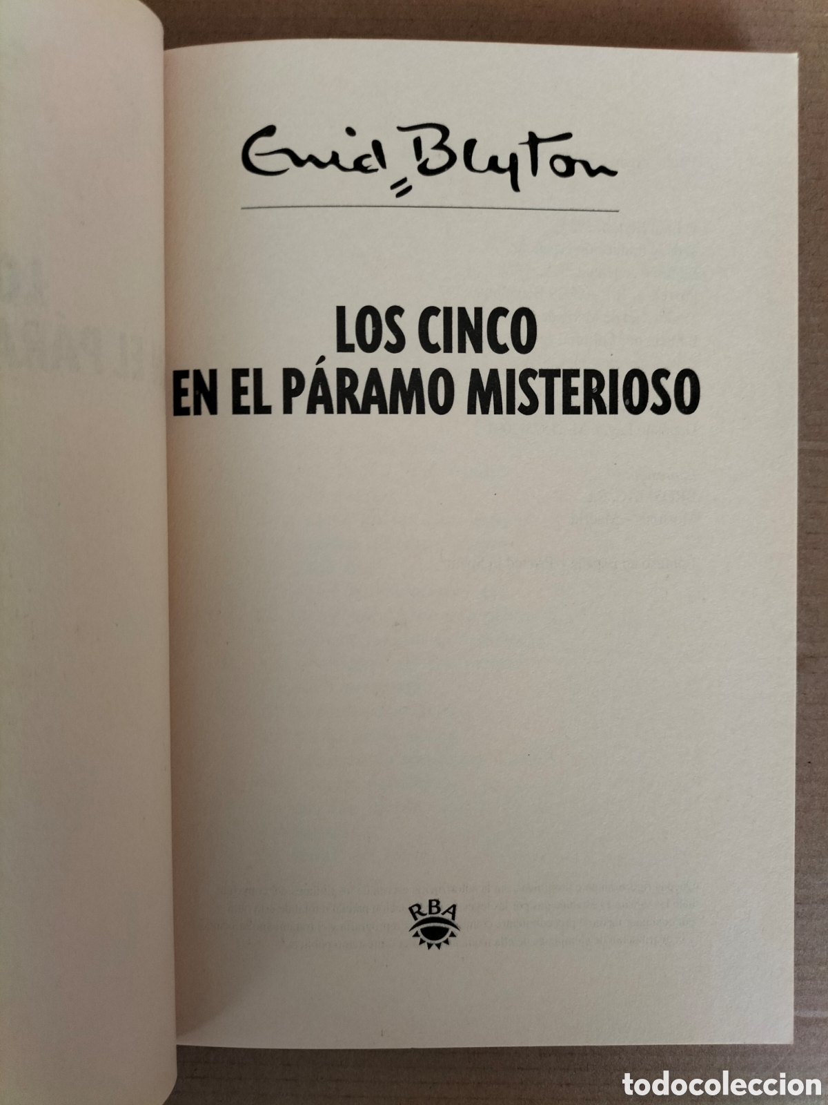 Libros de segunda mano: Los cinco en el p&aacute;ramo misterioso. Enid Blyton. RBA coleccionables, 2001. Libro - Foto 2
