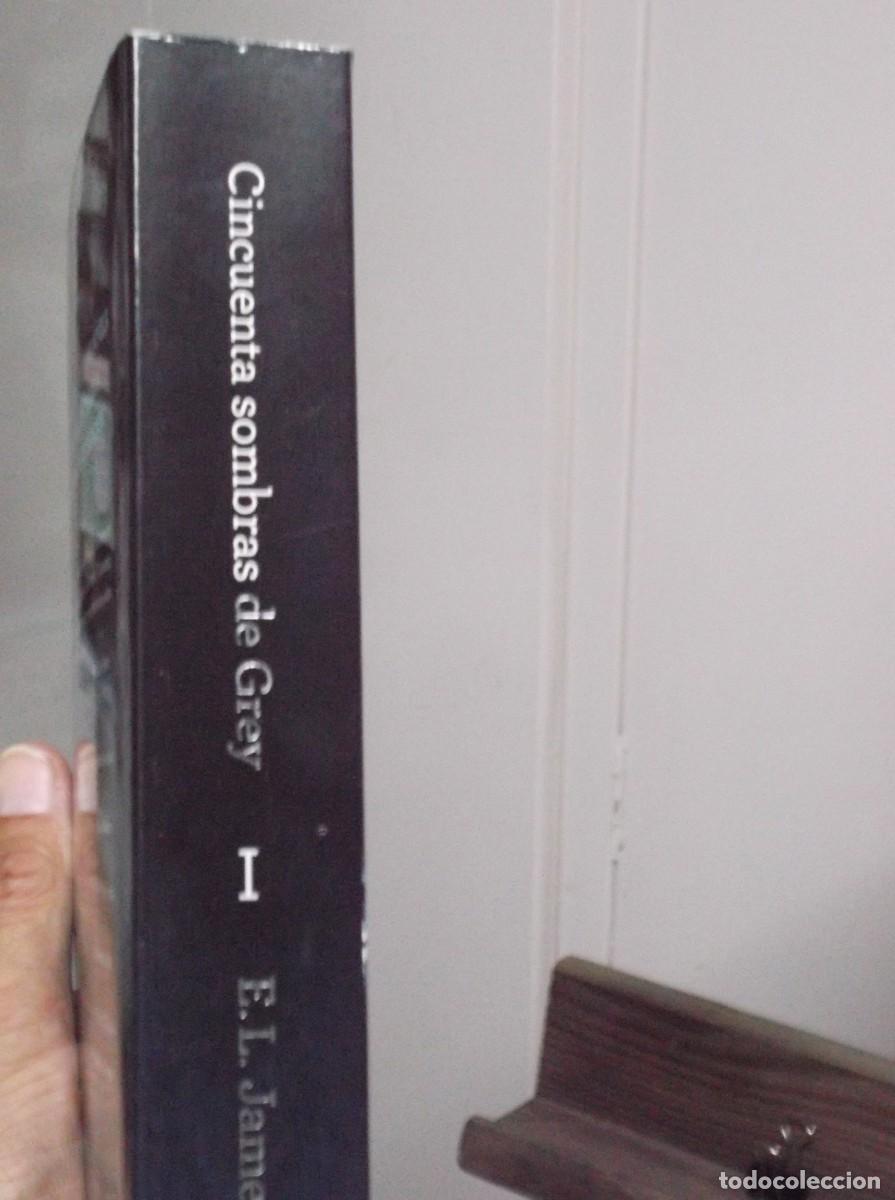 Libros de segunda mano: CINCUENTA SOMBRAS DE GREY - E.L.JAMES - 2000 - TOMO I. - Foto 3