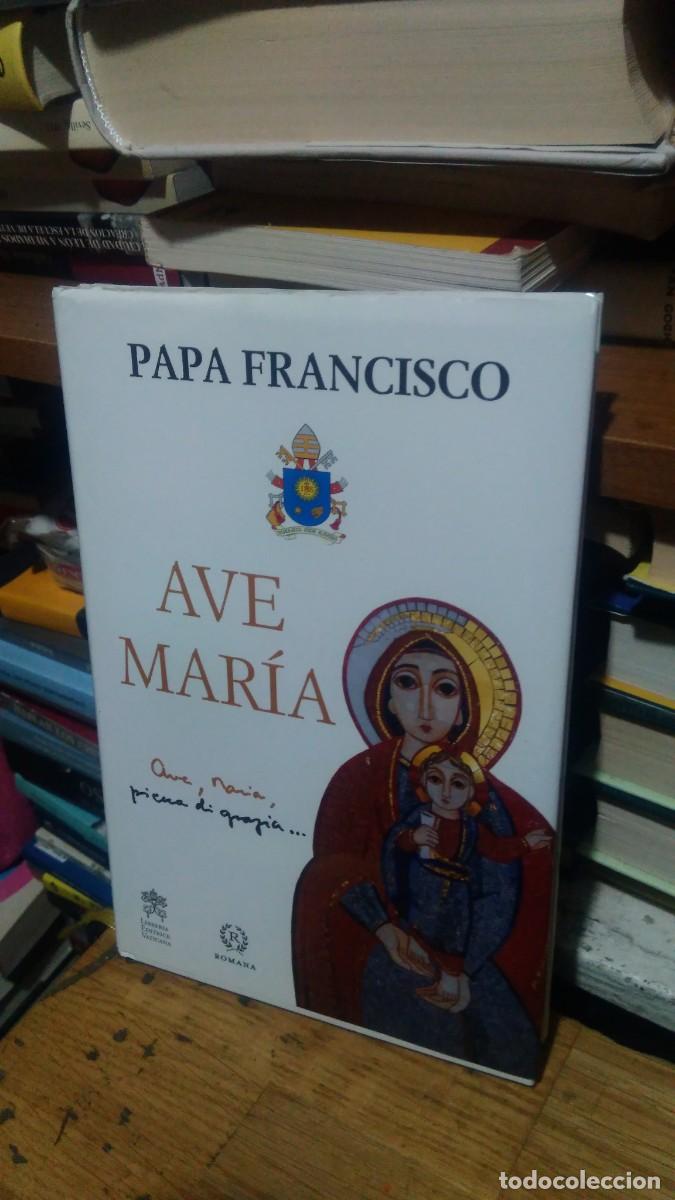 Libros de segunda mano: PAPA FRANCISCO, AVE MARIA, ED. ROMANA - Foto 1