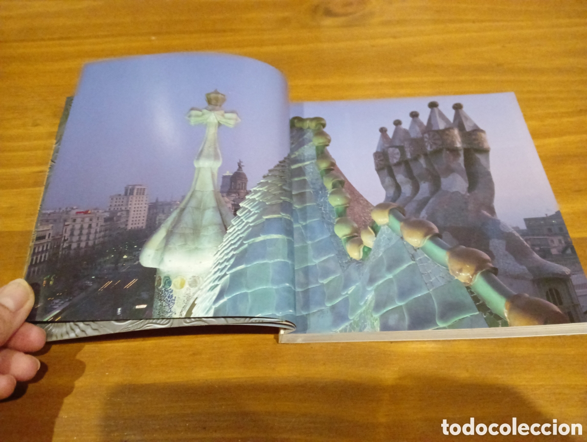 Libros de segunda mano: Gaud&iacute;. Introducci&oacute;n a su arquitectura - Foto 2
