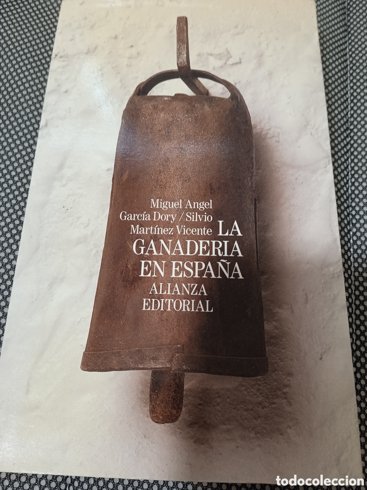 Libros de segunda mano: La ganader&iacute;a en Espa&ntilde;a. Alianza editorial - Foto 1