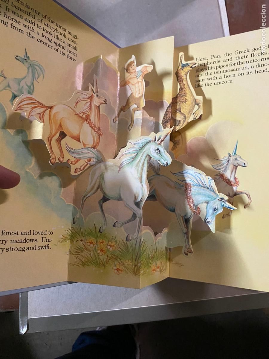 Libros de segunda mano: Libro Pop Up Popup - Unicorns - En Ingles - Foto 2