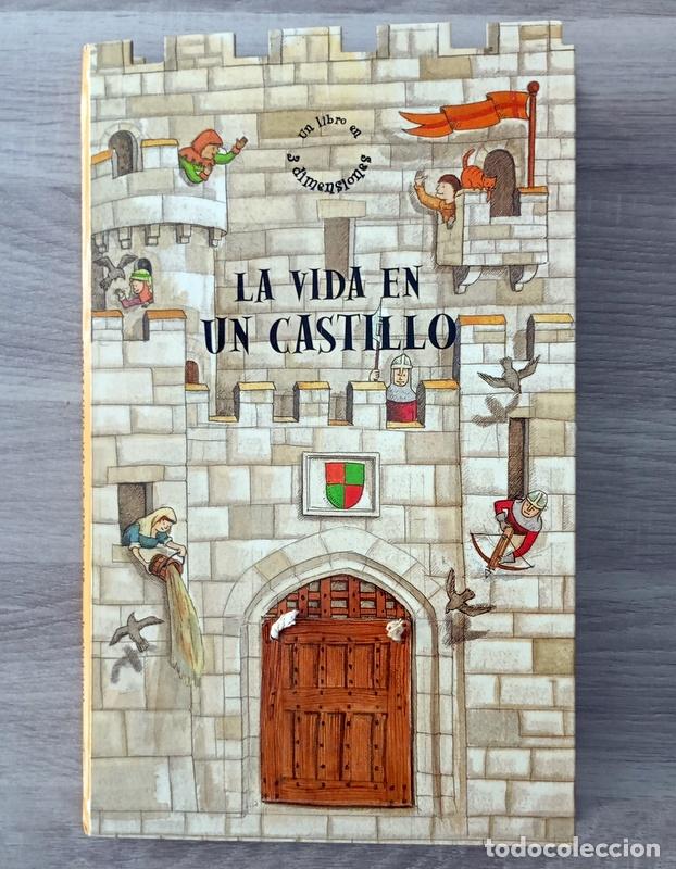 Libros de segunda mano: LA VIDA EN UN CASTILLO - UN LIBRO EN 3 DIMENSIONES - GEORGINA MERCADER - Foto 1