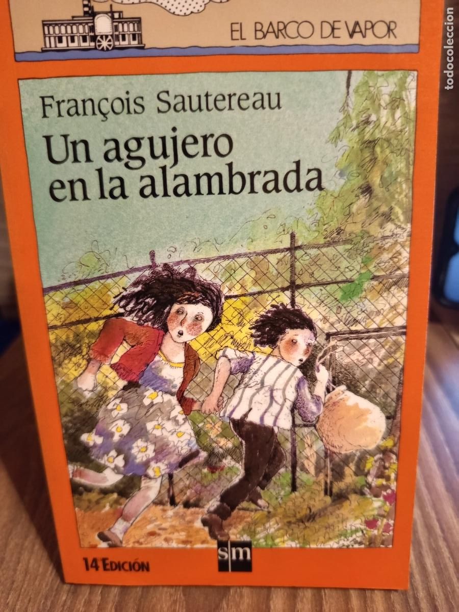 Libros de segunda mano: Un agujero en la alambrada - Foto 1