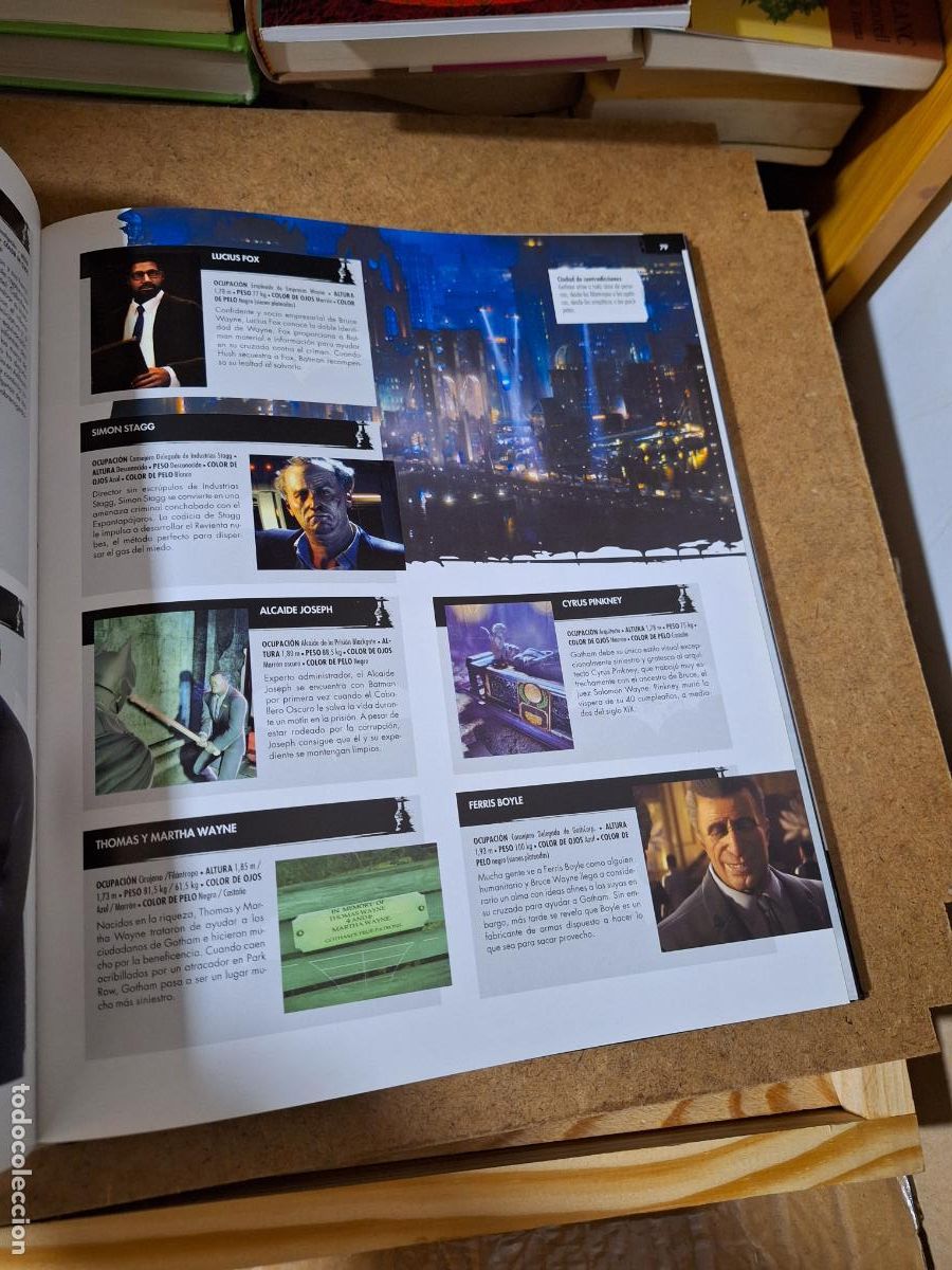 Libros de segunda mano: Batman Arkham. Gu&iacute;a visual - Matthew K. Manning - Foto 3