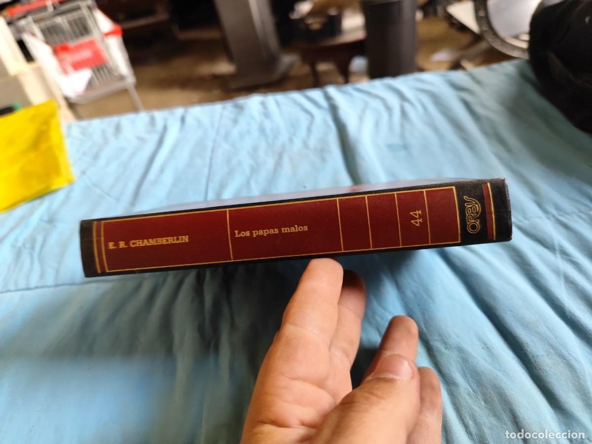 Libros de segunda mano: LOS PAPAS MALOS / E.R.CHAMBERLIN / EVA 210 / ORBIS - Foto 2