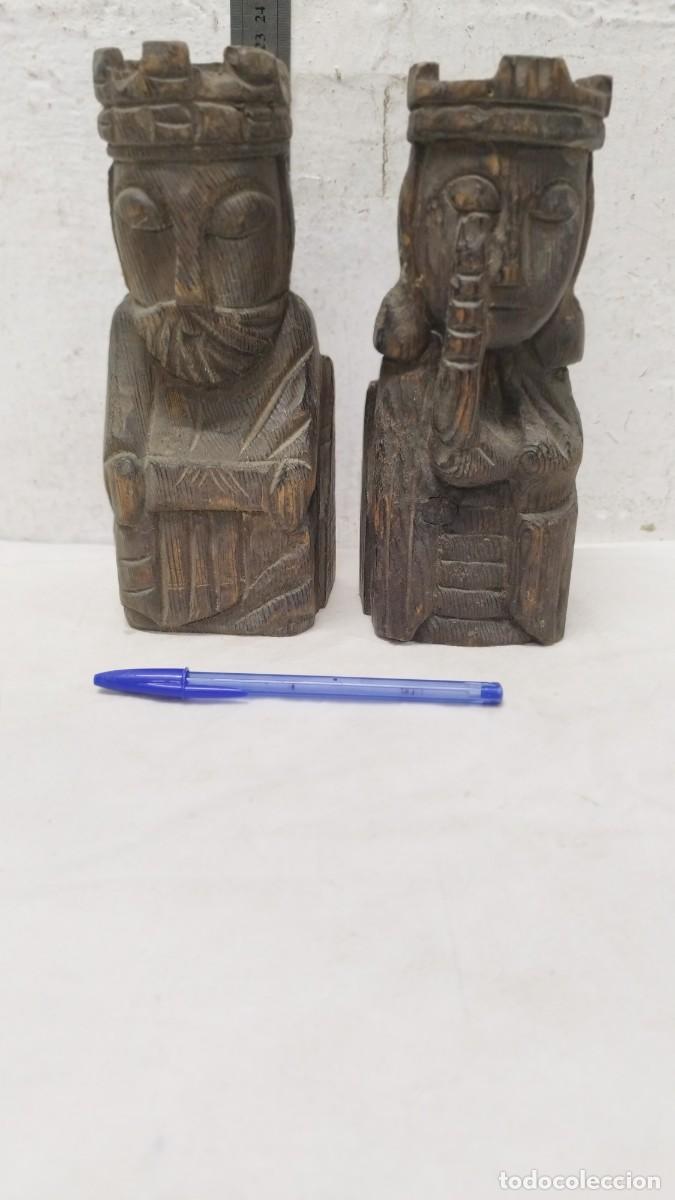 Libros de segunda mano: Antigua pareja de apoya libros en madera tallada.De un rey y una reina.Reyes catolicos.