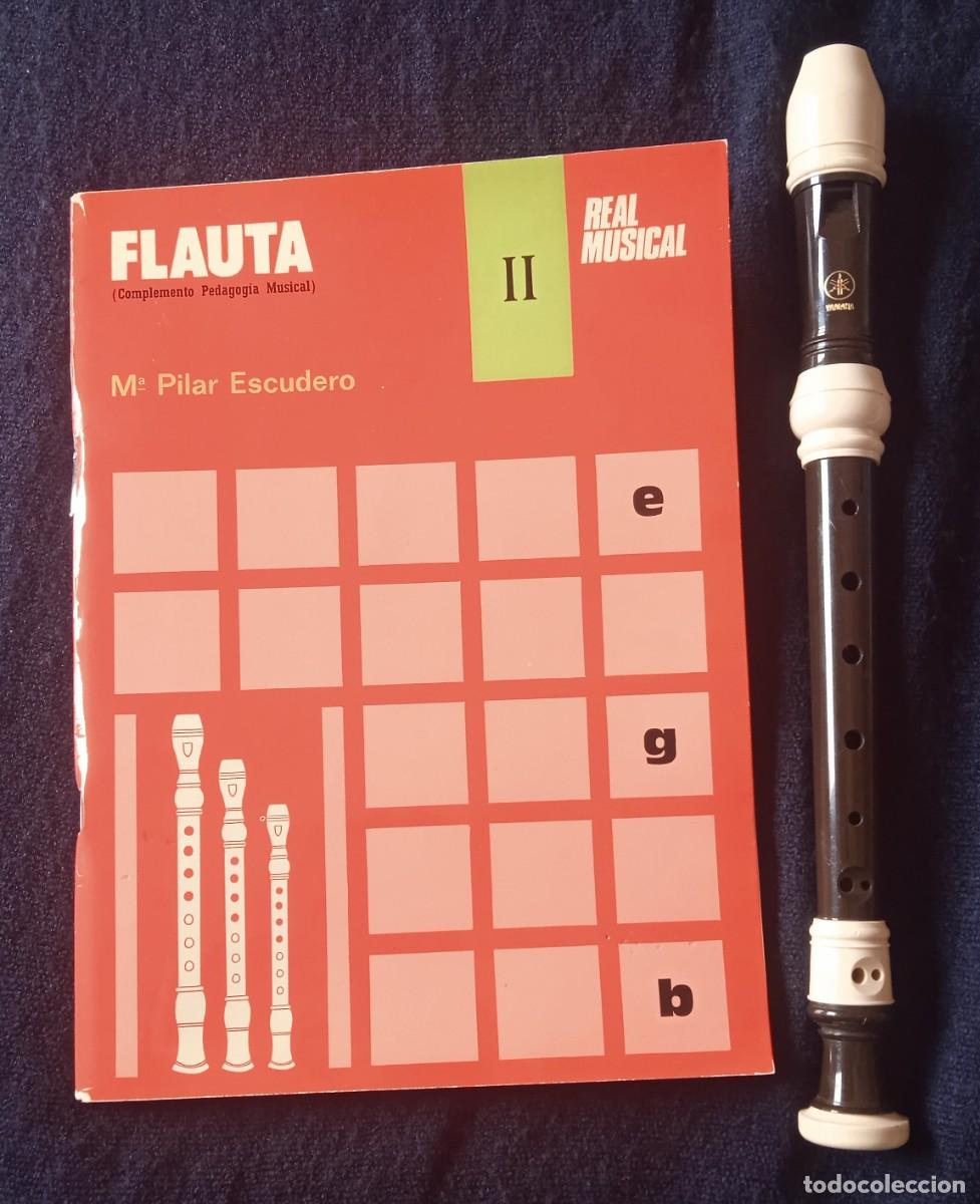 Libros de segunda mano: Antiguo libro y flauta Yamaha. - Foto 1