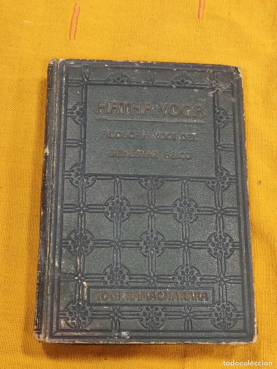 Libros de segunda mano: Libro Hatha Yoga ()() - Foto 1