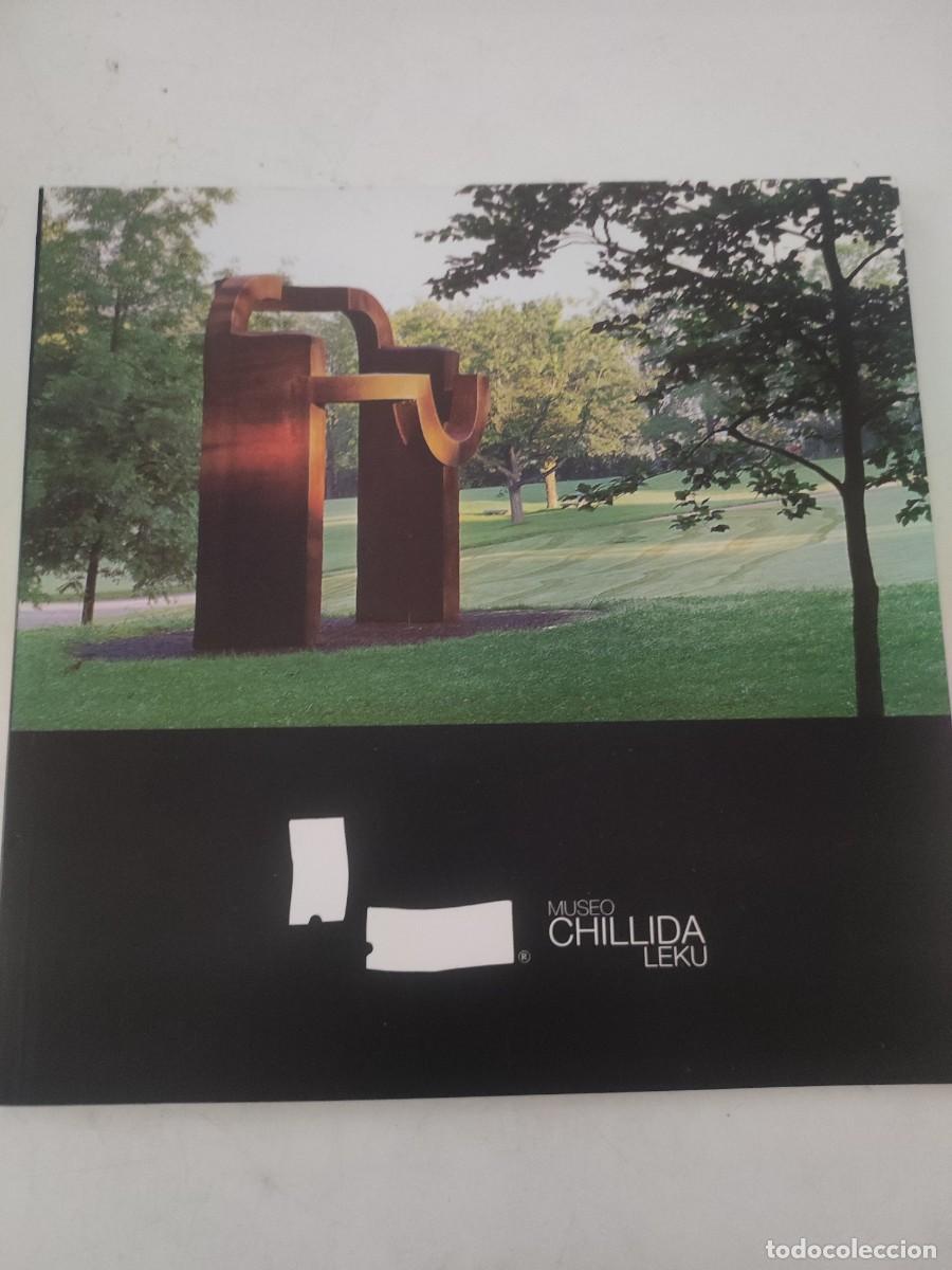 Libros de segunda mano: Museo Chillida Leku catalogo - Foto 1