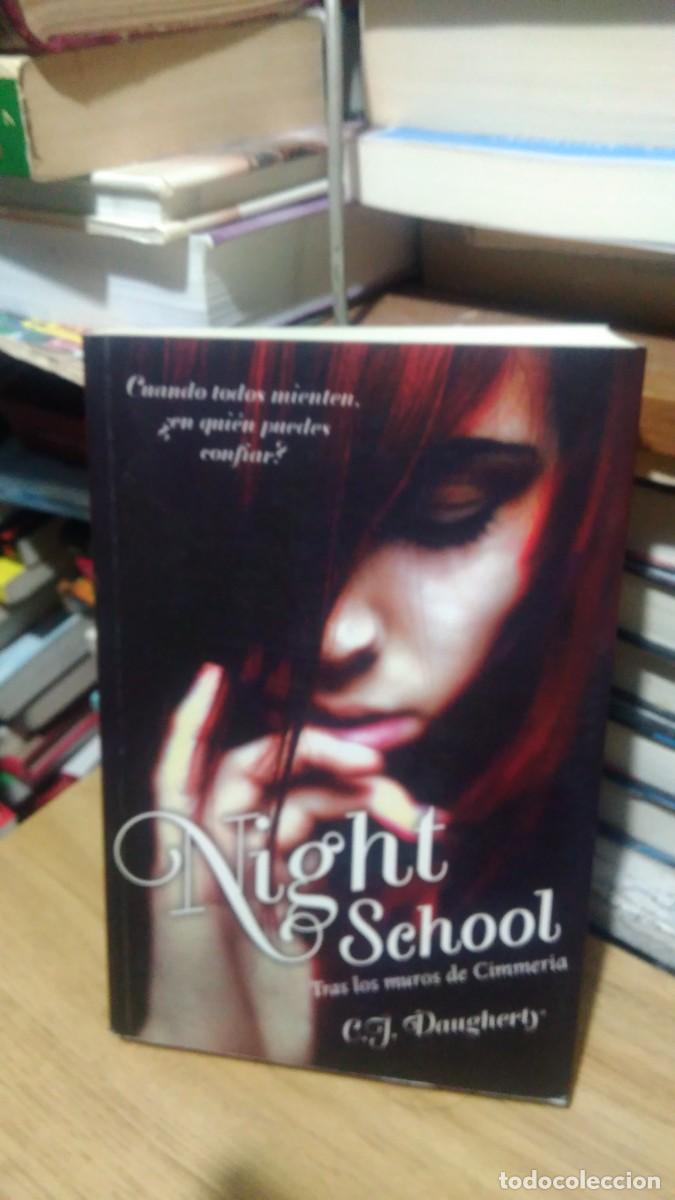 Libros de segunda mano: NIGHT SCHOOL, C.J. DAUGHERTY - Foto 1