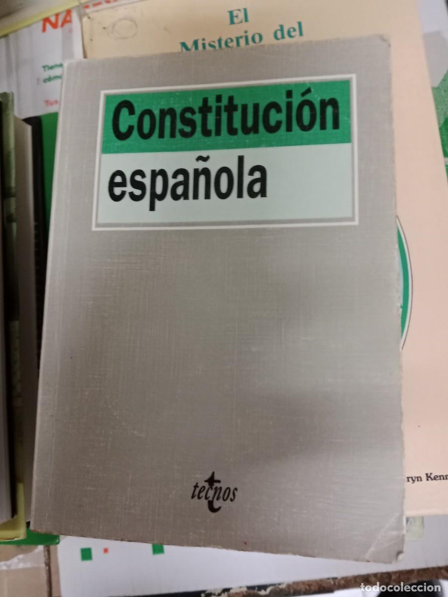 Libros de segunda mano: M-COL LIBRO CONSTITUCION ESPA&Ntilde;OLA TECNOS - Foto 1
