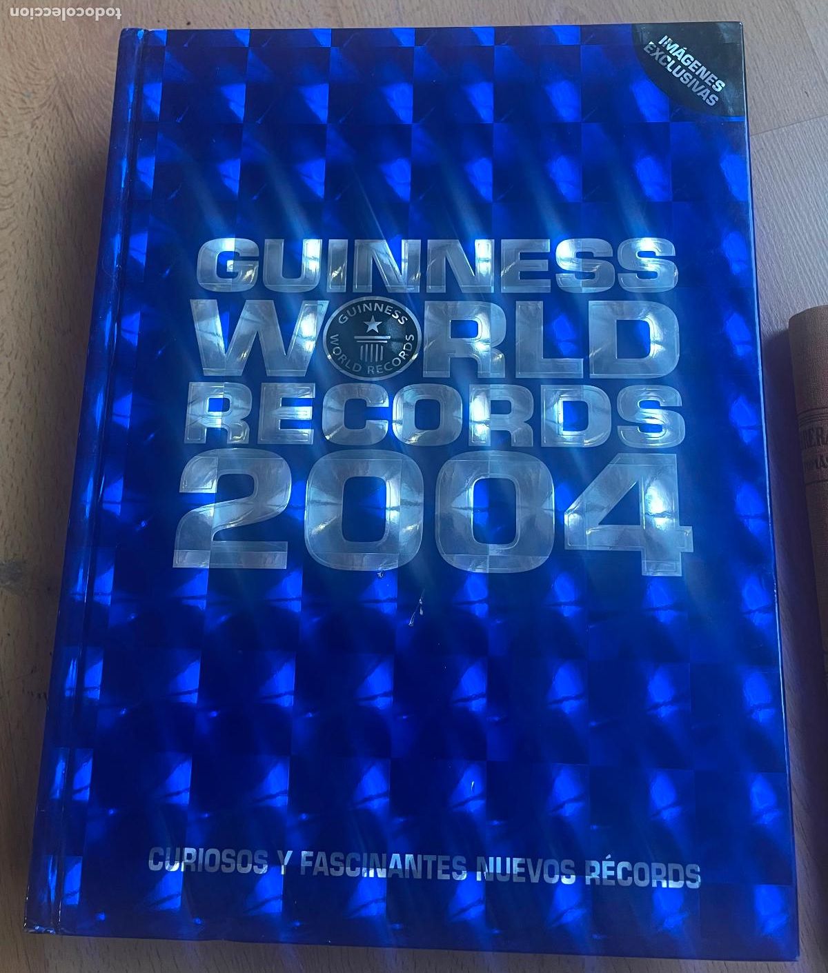 Libros de segunda mano: GUINNES WORLD RECORDS 2004 - Foto 1