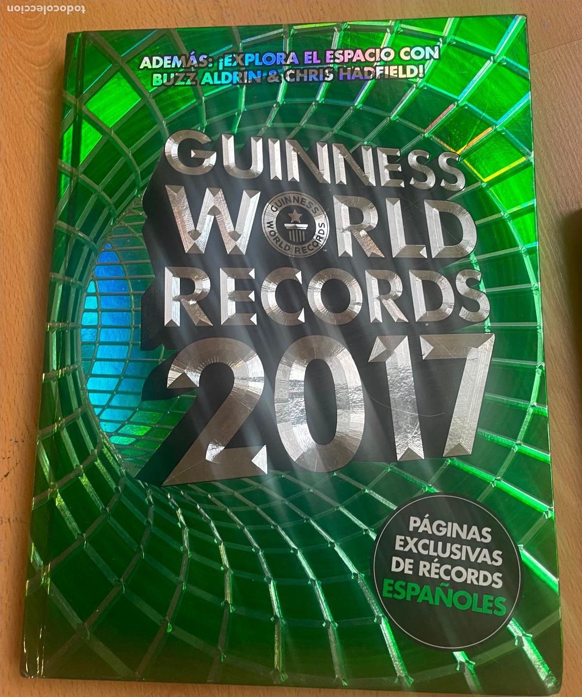 Libros de segunda mano: GUINNES WORLD RECORDS 2017 - Foto 1