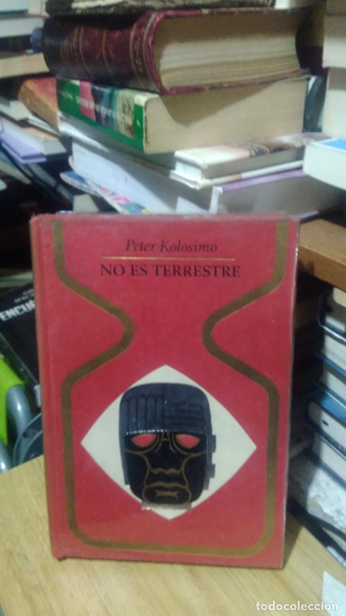 Libros de segunda mano: NO ES TERRESTRE, PETER KOLOSIMO, ED. PLAZA AND JANES - Foto 1