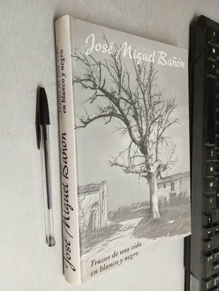 Libros de segunda mano: TRAZOS DE UNA VIDA EN BLANCO Y NEGRO / JOS&Eacute; MIGUEL BA&Ntilde;&Oacute;N / ELDA 2000 - Foto 1