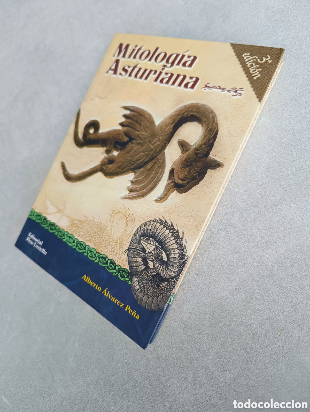Libros de segunda mano: Mitolog&iacute;a Asturiana. Alberto &Aacute;lvarez Pe&ntilde;a. - Foto 5