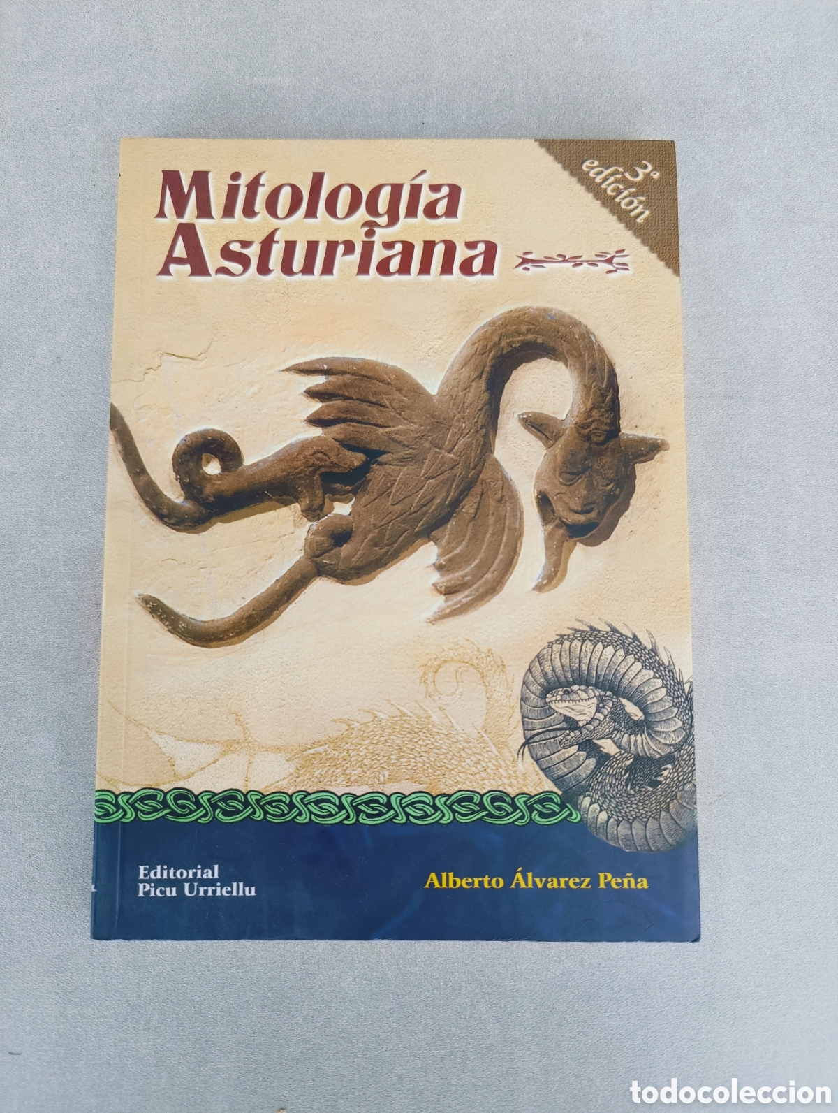 Libros de segunda mano: Mitolog&iacute;a Asturiana. Alberto &Aacute;lvarez Pe&ntilde;a. - Foto 1