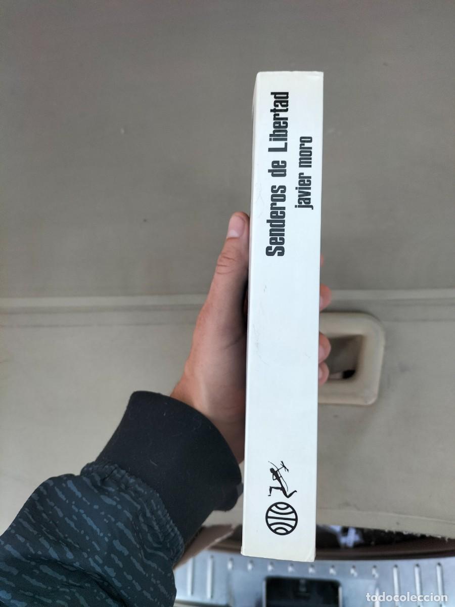 Libros de segunda mano: Senderos de libertad - Javier Moro - Foto 3