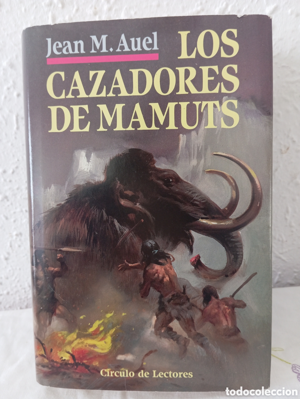 Libros de segunda mano: Los cazadores de mamuts. Jean. M. Auel - Foto 1