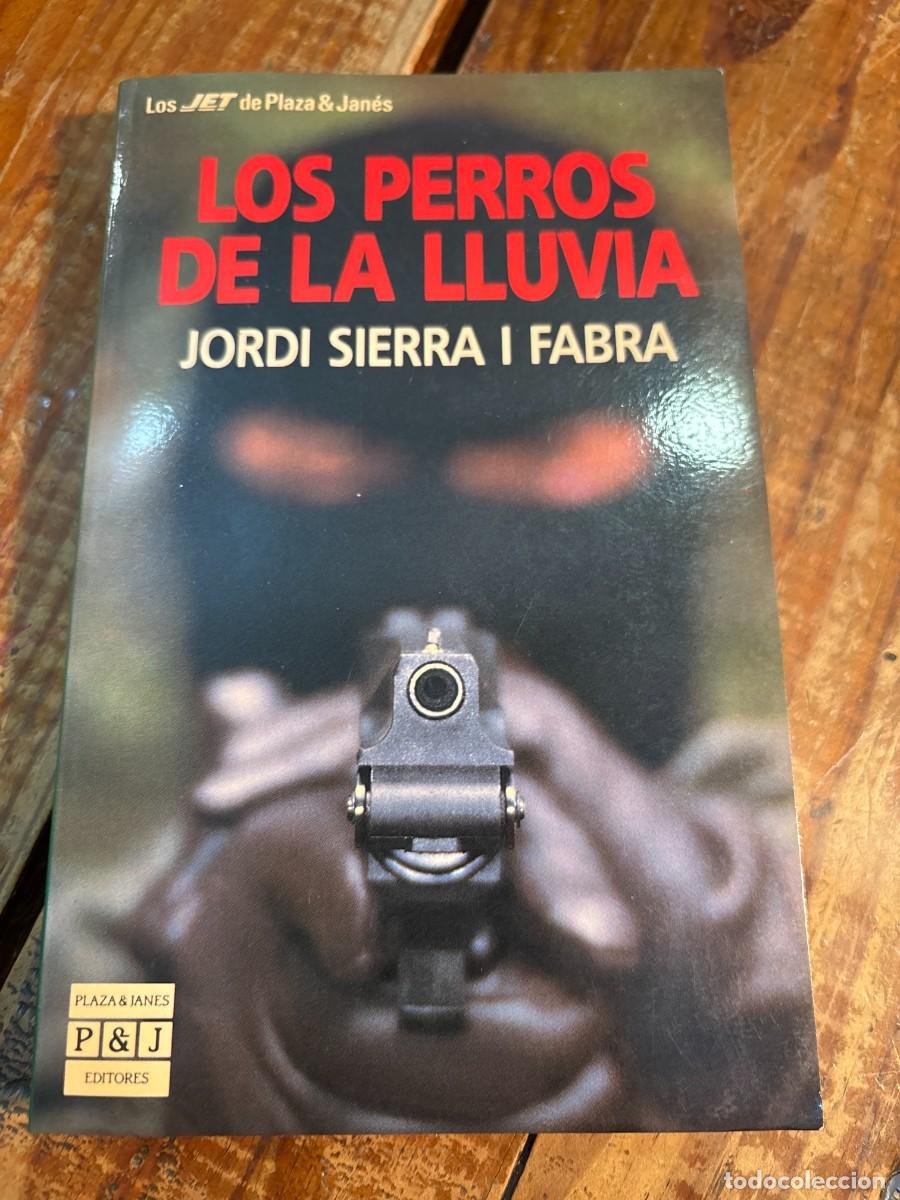 Libros de segunda mano: Los perros de la lluvia TRS - Foto 1