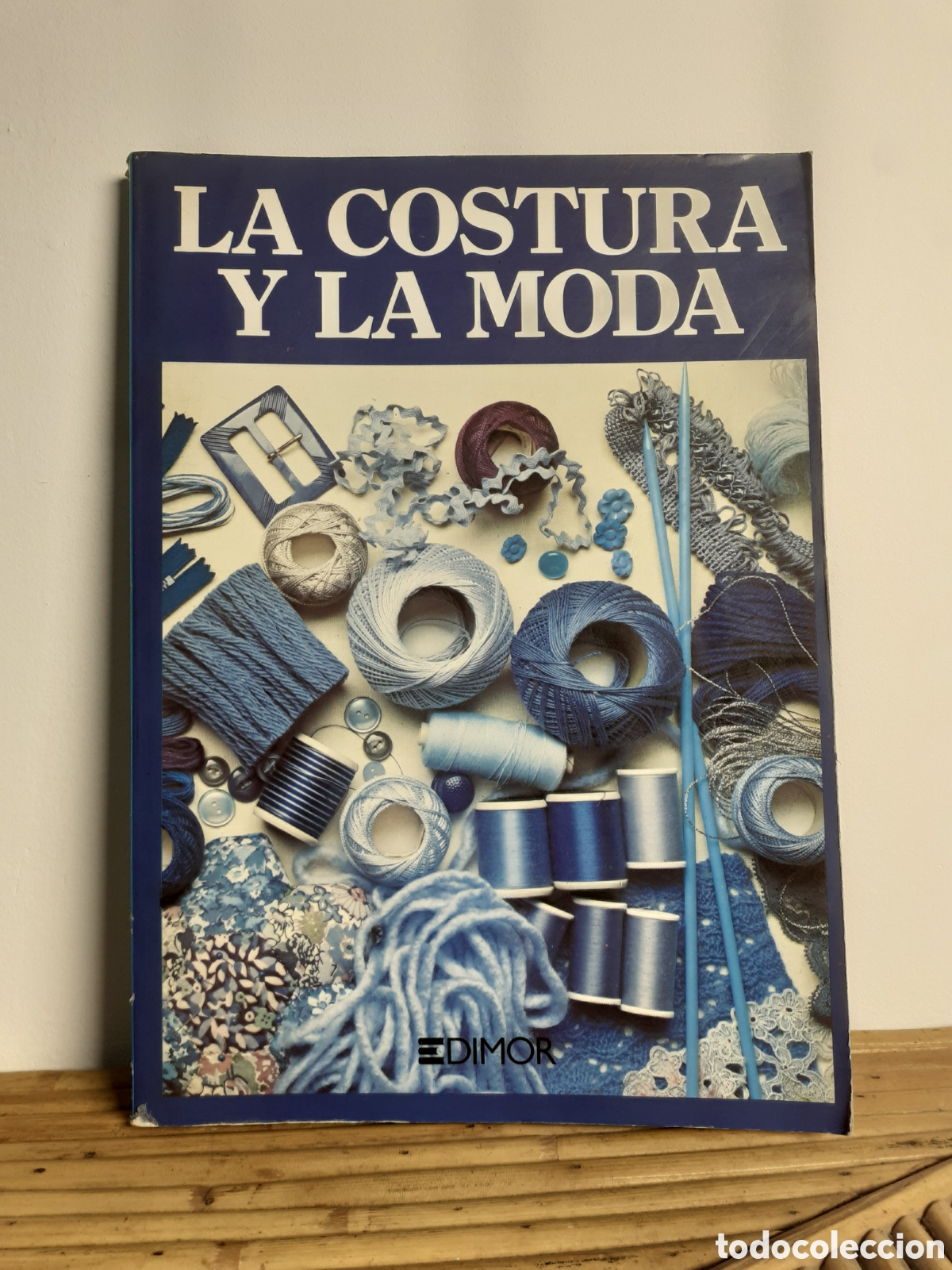 Libros de segunda mano: LA COSTURA Y LA MODA - EDIMOR 1980 - Foto 1