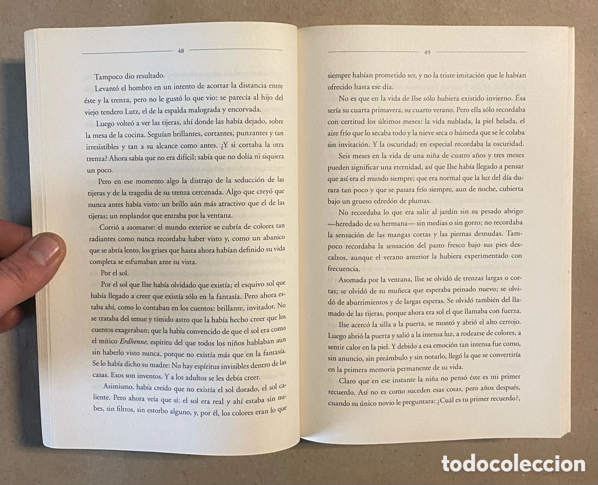 Libros de segunda mano: PEREGRINOS. SOF&Iacute;A SEGOVIA. LUMEN 2018 (1&ordf; EDICI&Oacute;N). - Foto 3