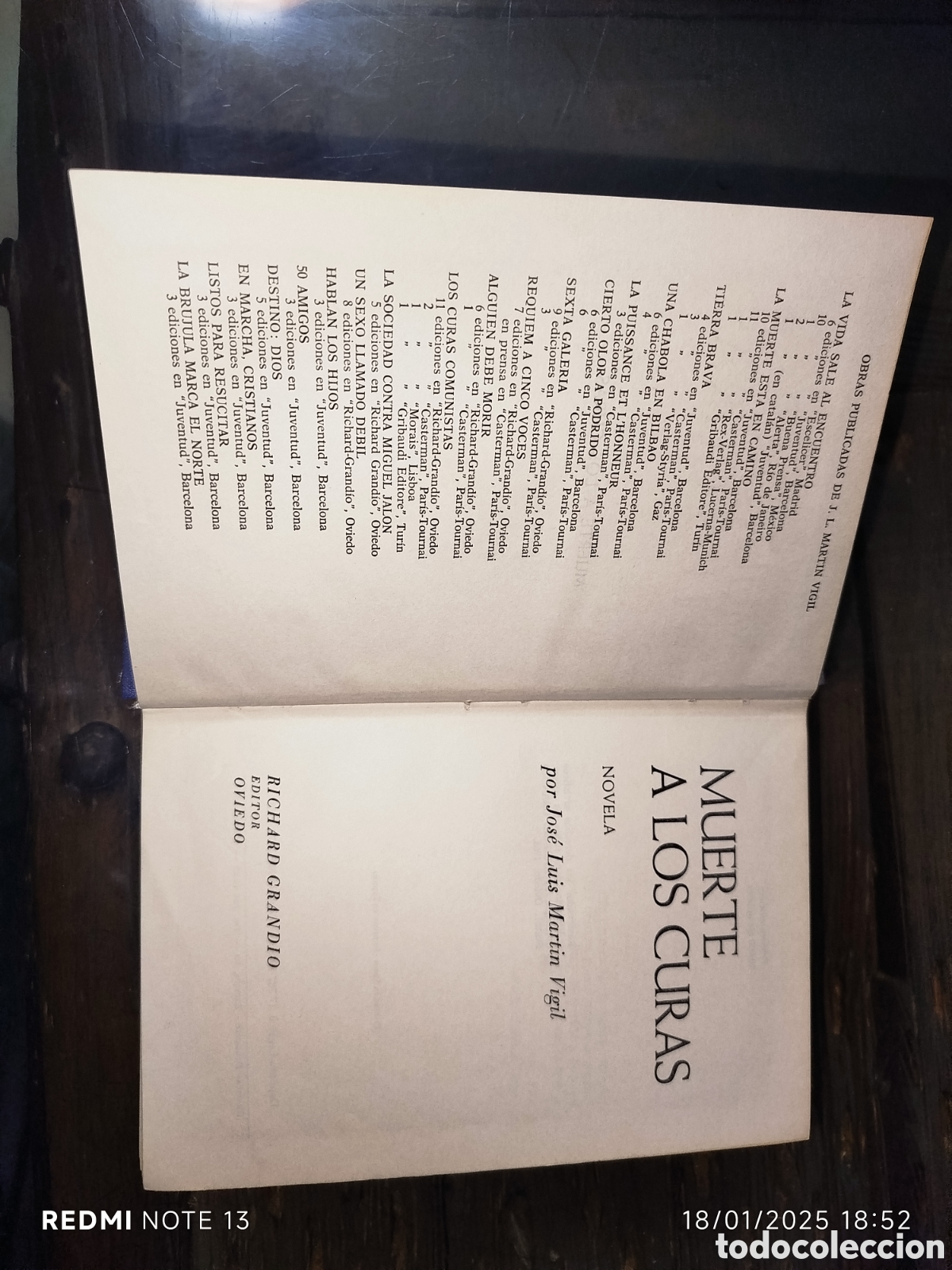Libros de segunda mano: Muerte a los curas novela - Foto 2