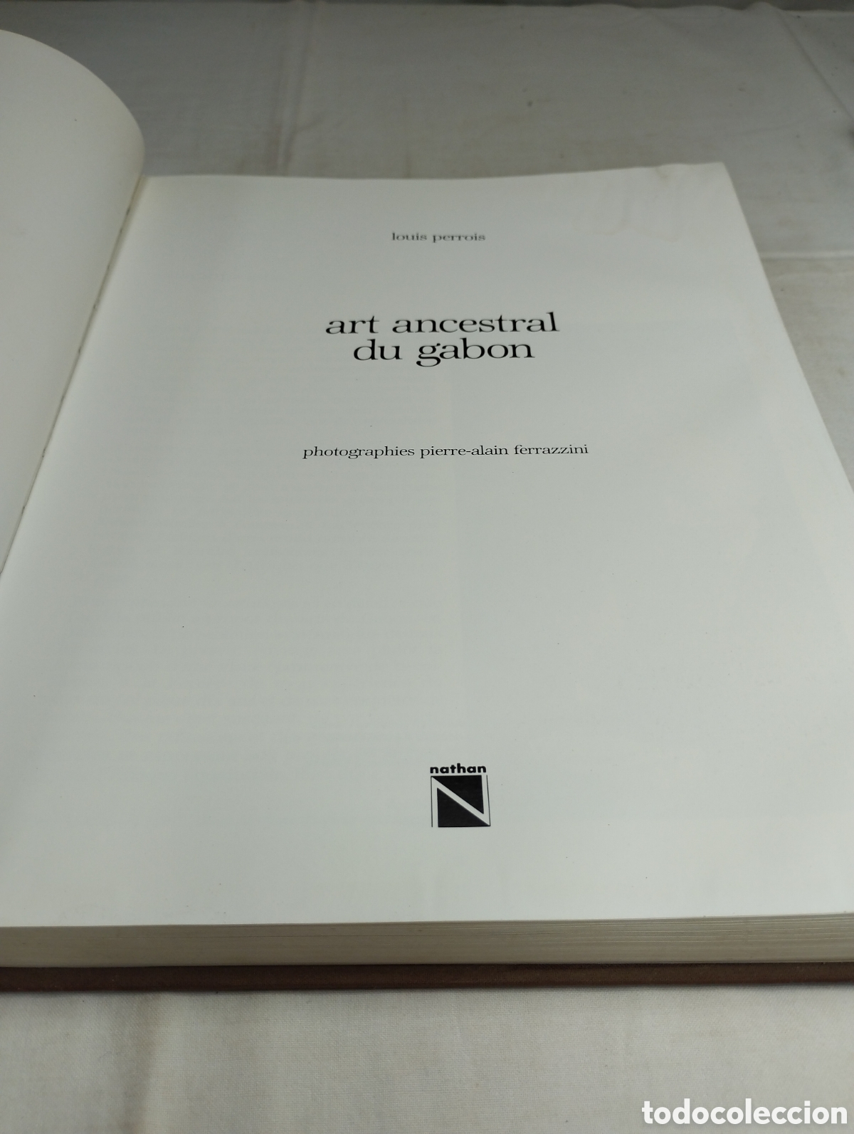 Libros de segunda mano: Art ancestral du Gabon. Louis Perrois. - Foto 2