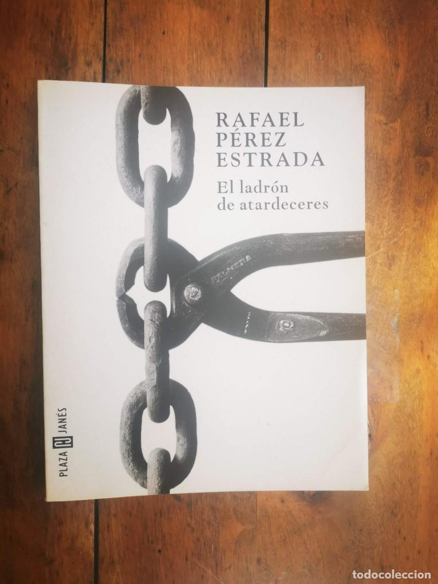 Libros de segunda mano: P&Eacute;REZ ESTRADA, Rafael. El ladr&oacute;n de atardeceres - Foto 1