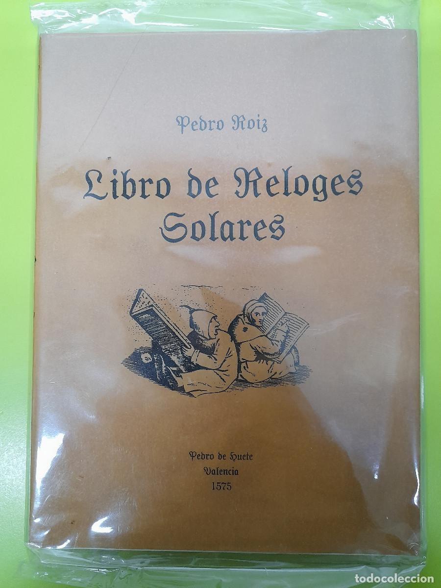 Libros de segunda mano: Libro de los relojes solares - Pedro Roig - Foto 1