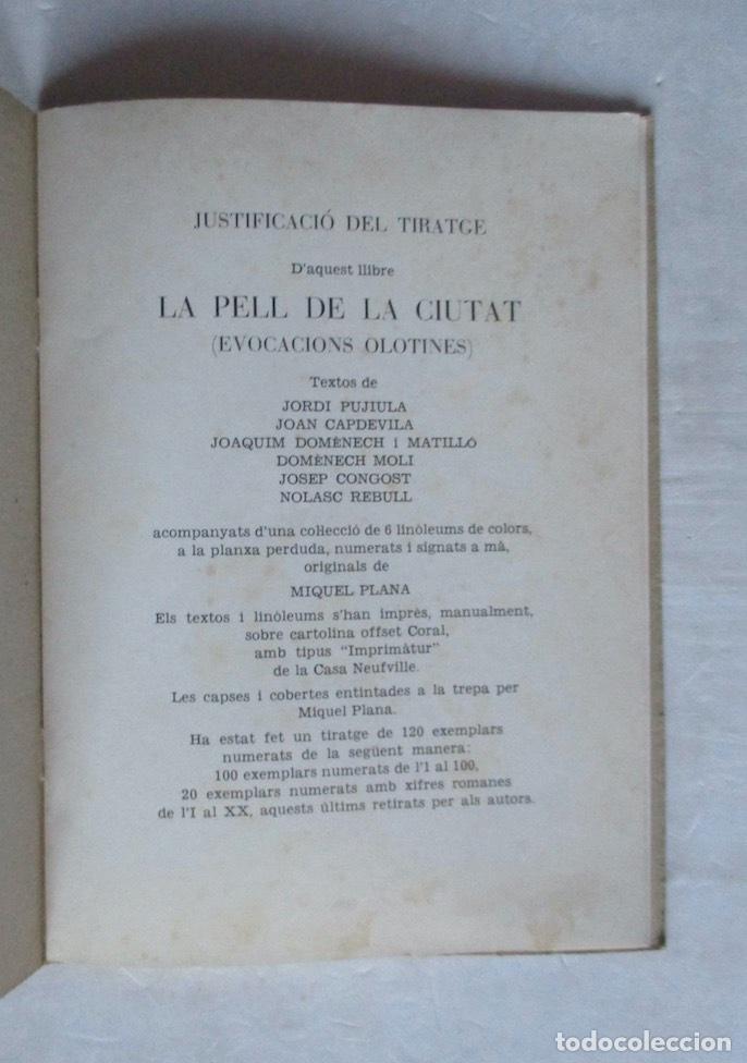 Libros de segunda mano: LA PELL DE LA CIUTAT - EVOCACIONS OLOTINES - Foto 2