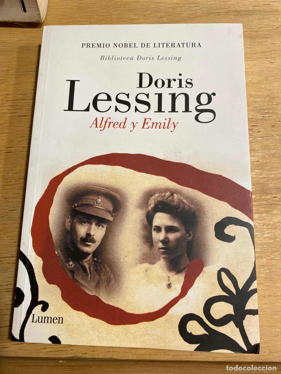 Libros de segunda mano: Alfred y Emily - Doris Lessing - Foto 1