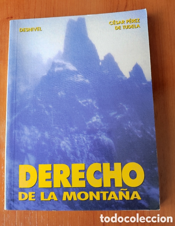 Libros de segunda mano: Derecho de la monta&ntilde;a C&eacute;sar P&eacute;rez de Tudela - Foto 1