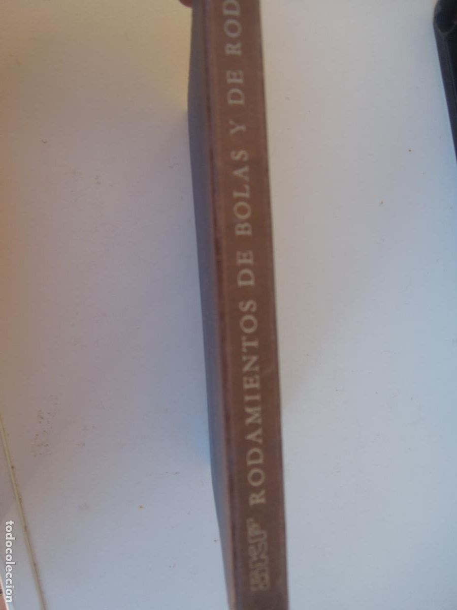 Libros de segunda mano: RODAMIENTOS DE BOLAS Y DE RODILLOS SKF 1972 - CATALOGO - Foto 2